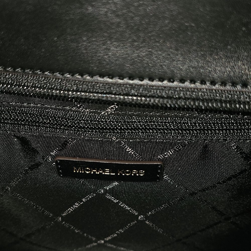 Michael Kors Two-Tone Black & Cream Signature Tote with Gold Charm - Picture 4 of 7